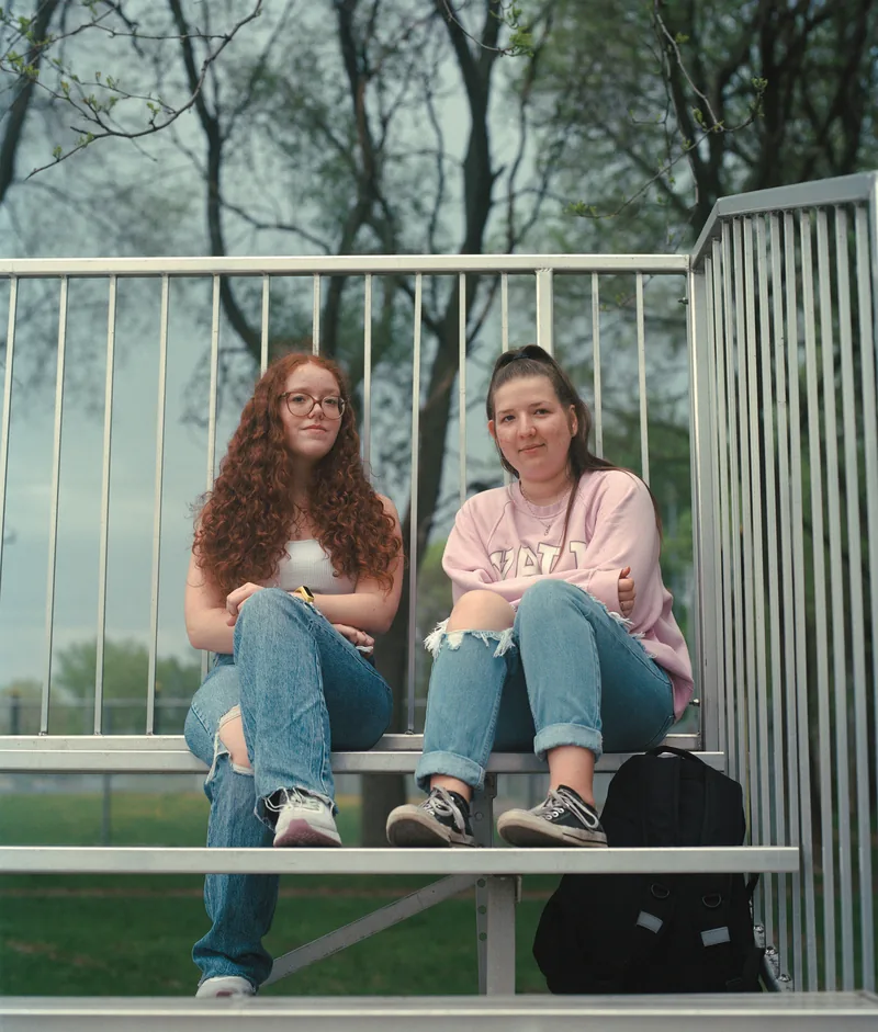 Série photographique « Pour se tailler une place » — adolescentes s’appropriant l’espace public urbain, par Michelle Caron-Pawlowsky pour Respire (2022)